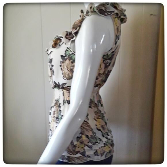 CANDIE'S Floral Cream Blouse Juniors Size M Ruffles Flowers Sleeveless Top - Picture 2 of 5